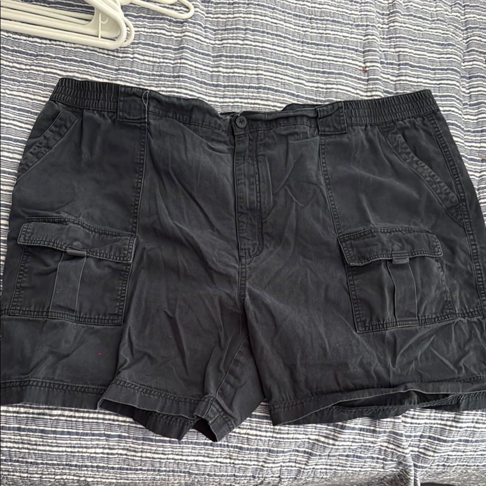 Roundtree & Yorke Black Cargo Shorts Relaxed Fit